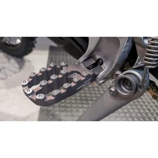 Hardline-X EVO-3 Stark Varg footrest #1